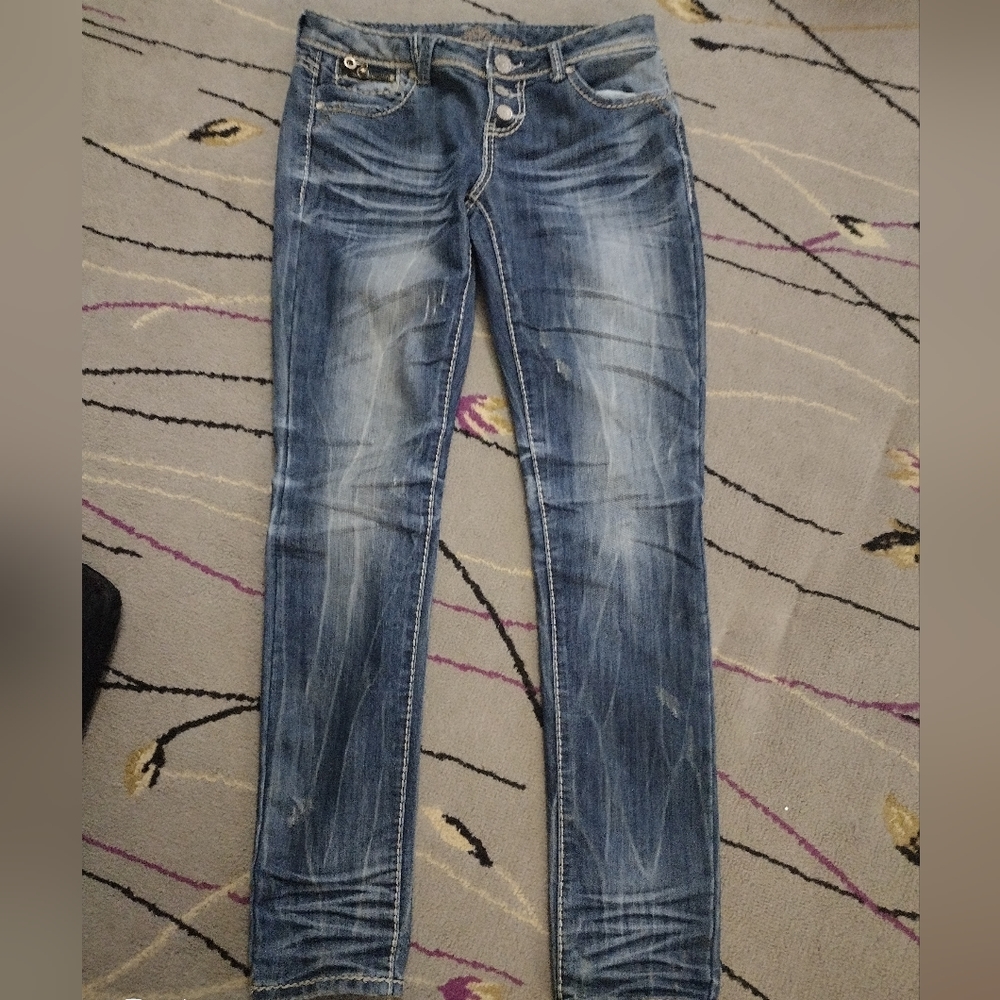 Almost Famous size 7